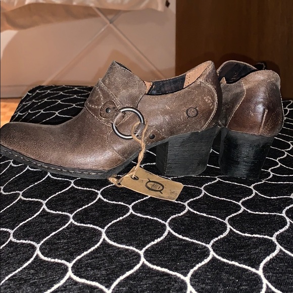 Hand crafted ankle booties - Picture 2 of 5